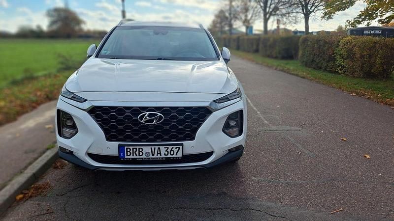 Weiß Gebraucht 2018 Hyundai Santa Fe Premium SUV | 26.990 € (Etwas zu teuer) - Bild 1/4