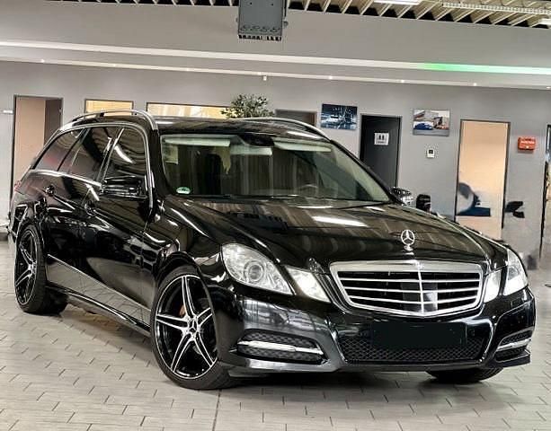 Gebraucht Mercedes E220 170 PS (125 kW) 2011 Schwarz Kombi