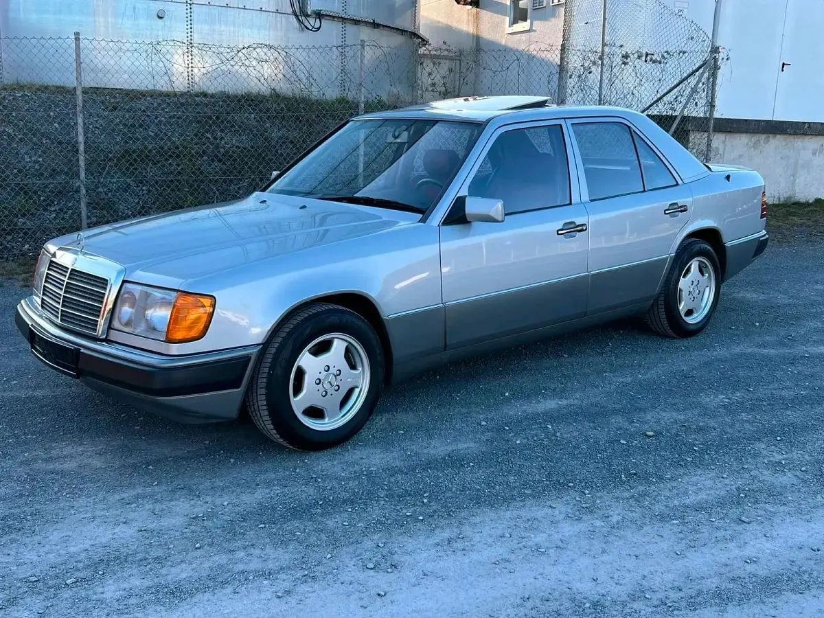 Gebraucht Mercedes 230 131 PS (96 kW) 1989 Silber Limousine