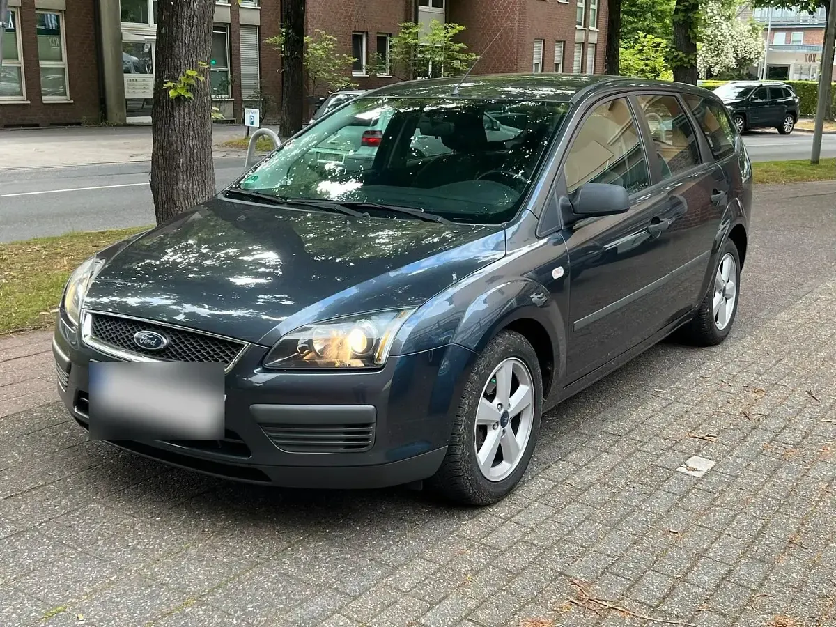 Gebraucht Ford Focus 100 PS (73 kW) 2005 Grau Kombi