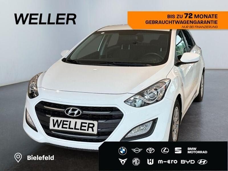 Weiss Gebraucht 2015 Hyundai i30 Classic Limousine | 11.490 € - Bild 1/3