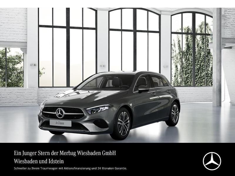 Mountain grau Gebraucht 2024 Mercedes A180 Advanced Limousine | 29.690 € (Fairer Preis) - Bild 1/4