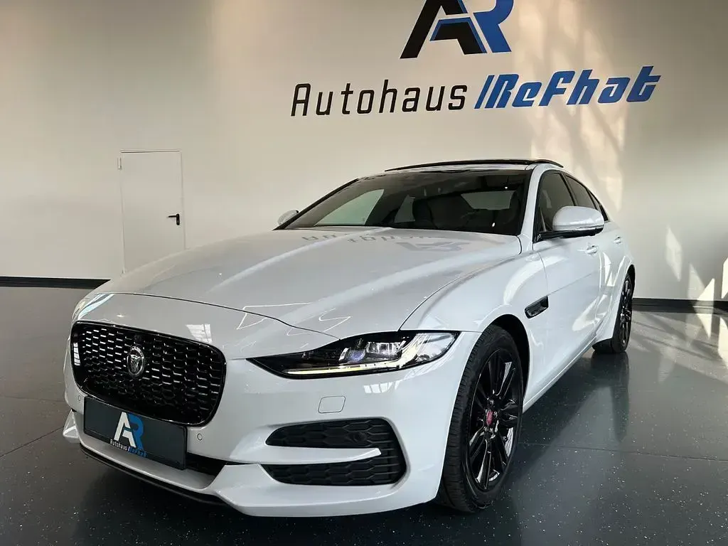 Gebraucht Jaguar XE R-Dynamic 250 PS (183 kW) 2020 Weiß Limousine