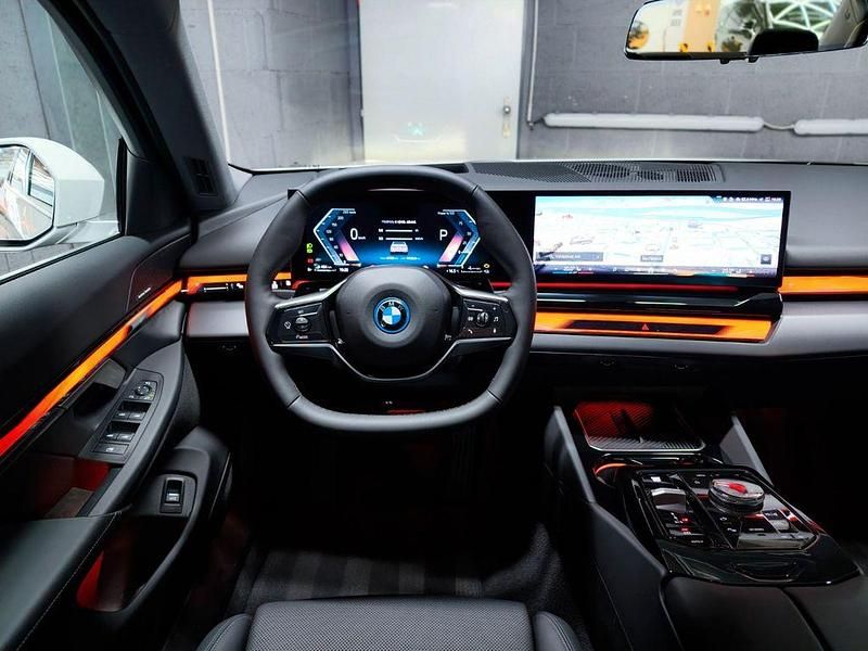Gebraucht BMW 550e Sport Line 313 PS (230 kW) 2024 Weiß Limousine