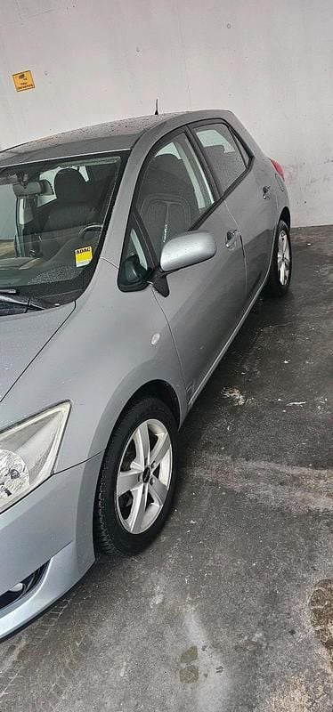 Gebraucht Toyota Auris 132 PS (97 kW) 2009 Andere farben Kleinwagen