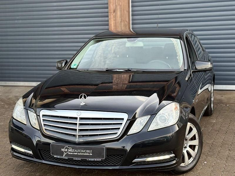 Second-hand Mercedes E200 136 CP (100 kW) 2011 Negru Berlinǎ