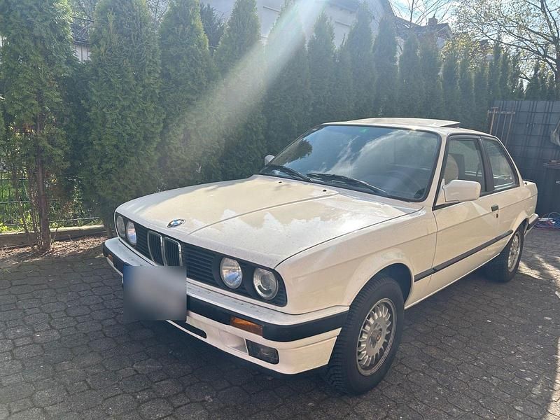 Gebraucht BMW 318 121 PS (88 kW) 1989 Weiß Coupé