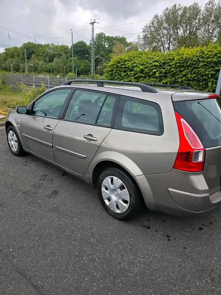 Gebraucht Renault Clio GrandTour 105 PS (77 kW) 2009 Gold Kombi
