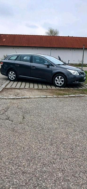 Gebraucht Toyota Avensis 126 PS (92 kW) 2011 Kombi
