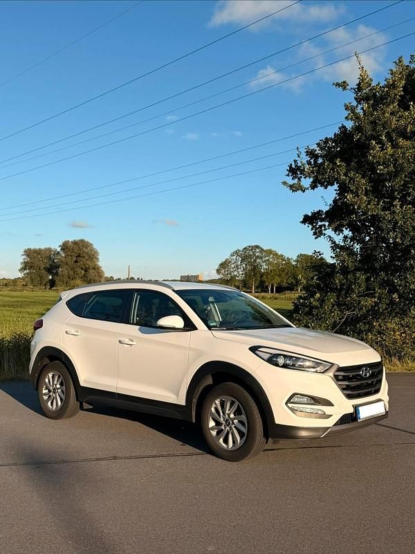 Weiß Gebraucht 2016 Hyundai Tucson SUV | 13.500 € (Etwas zu teuer) - Bild 1/4