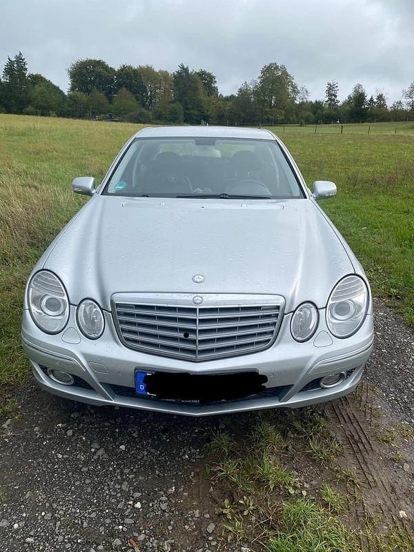 Silber Gebraucht 2008 Mercedes E200 Limousine | 6.000 € (Guter Preis) - Bild 1/4