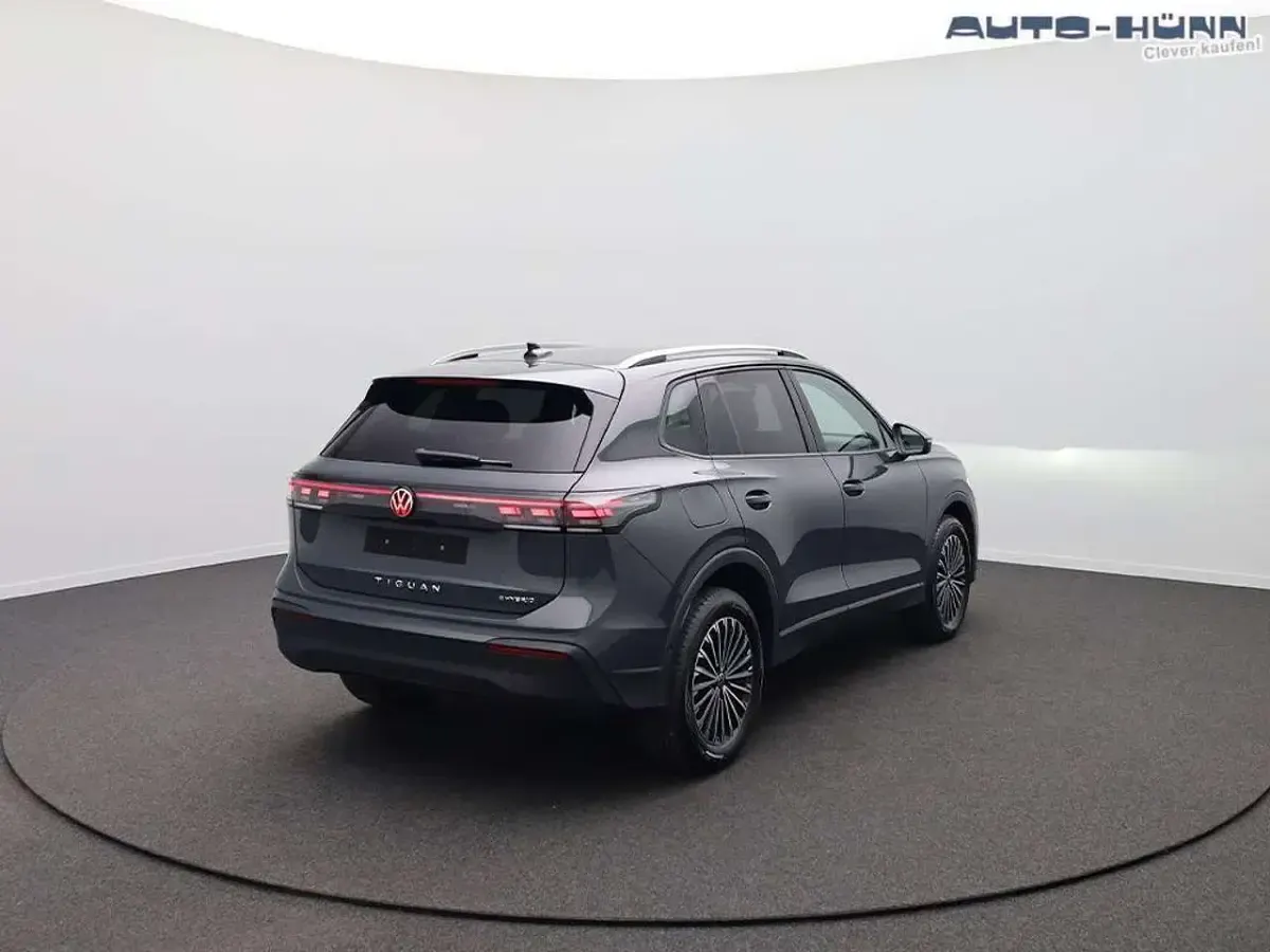 Neu VW Tiguan Design 204 PS (150 kW) 2026 Delfingrau metallic SUV