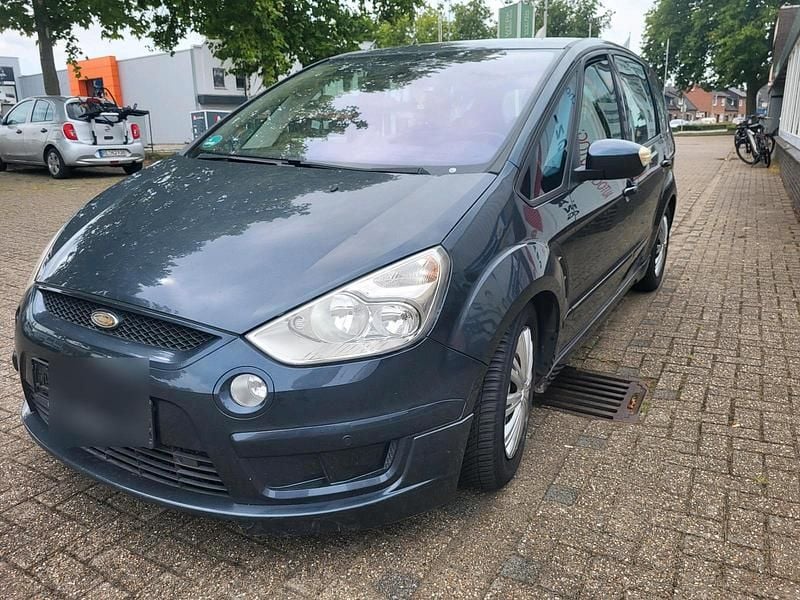 Grün Gebraucht 2008 Ford S-MAX S Van / Kleinbus | 2.000 € (Superpreis) - Bild 1/4