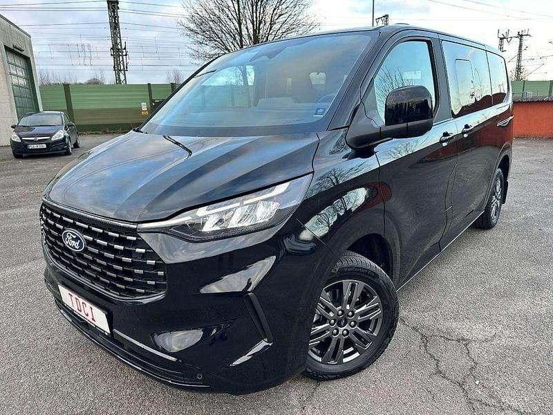 Schwarz Gebraucht 2025 Ford Tourneo Titanium Van / Kleinbus | 45.899 € (Etwas zu teuer) - Bild 1/4