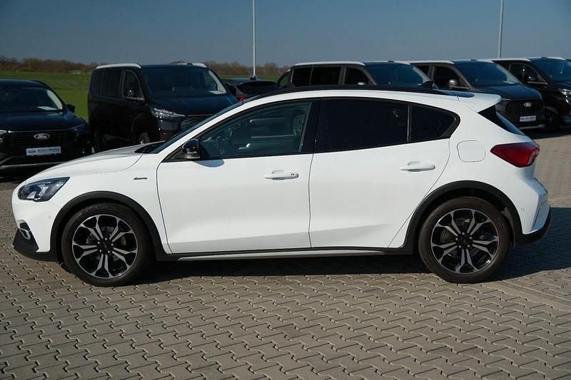 Usata Ford Focus Active 125 CV (91 kW) 2022 Bianco Berlina