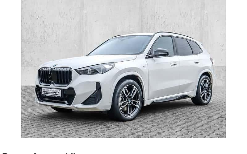 Schwarz Gebraucht 2023 BMW X1 Luxury Line SUV | 38.540 € (Teuer) - Bild 1/4