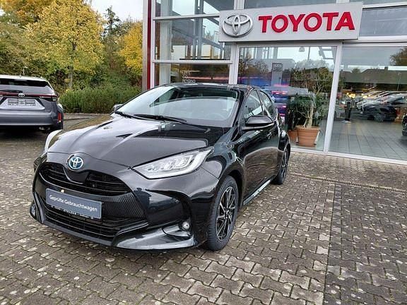 Schwarz Gebraucht 2022 Toyota Yaris Hybrid Club Kleinwagen | 17.900 € (Fairer Preis) - Bild 1/4