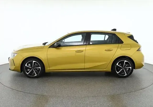 Gebraucht Opel Astra Edition 181 PS (133 kW) 2022 Gelb Kleinwagen