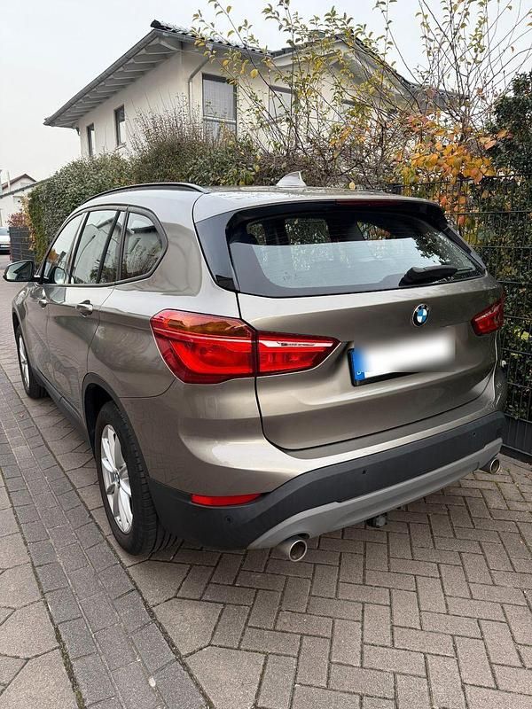 Silber Gebraucht 2019 BMW X1 SUV | 20.700 € (Superpreis) - Bild 1/4