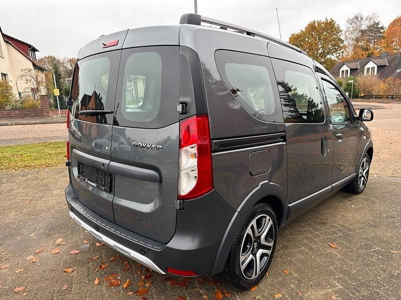 Gebraucht Dacia Dokker Celebration 116 PS (85 kW) 2018 Grau Van / Kleinbus
