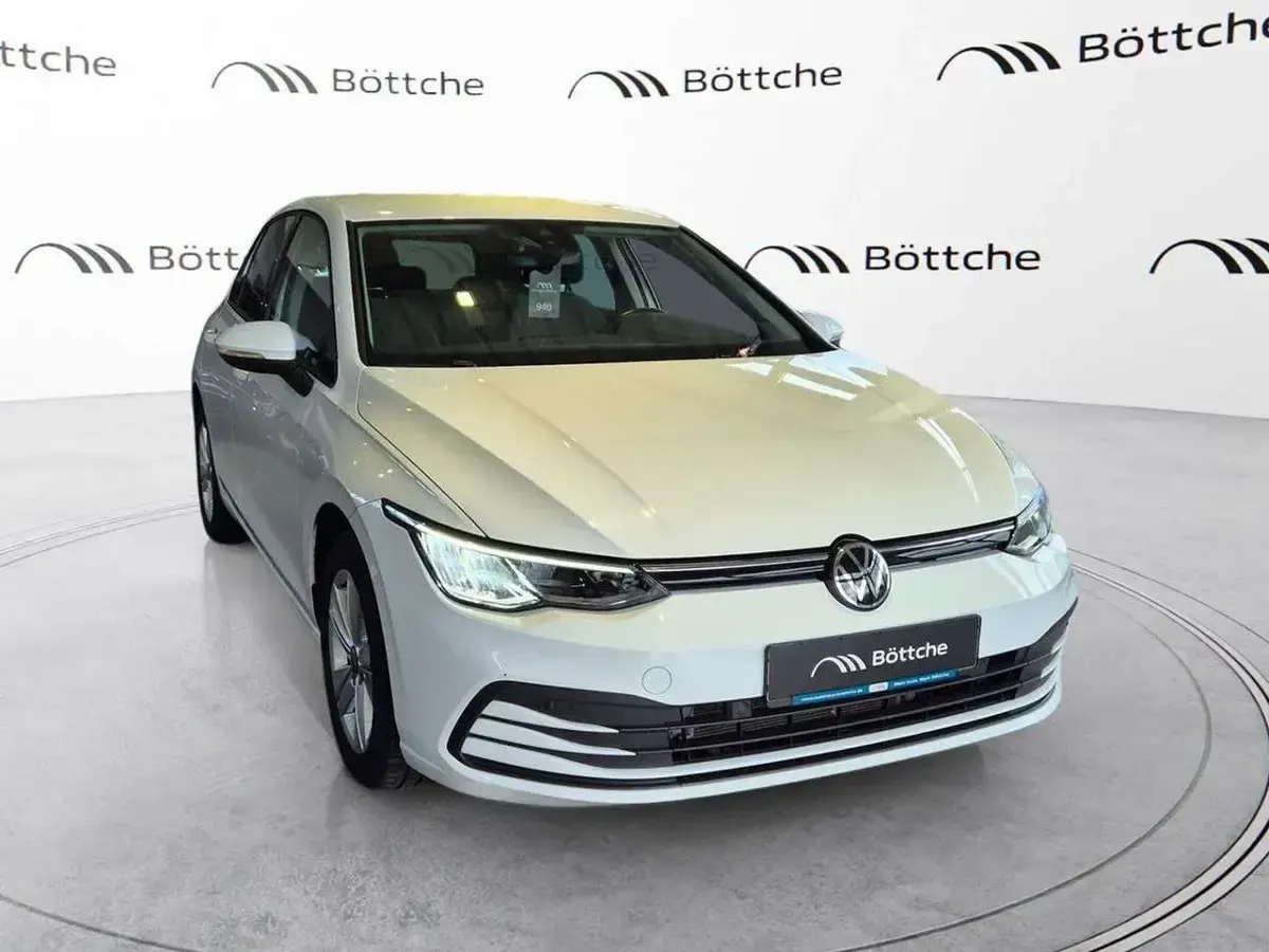 Gebraucht VW Golf VIII Life 131 PS (96 kW) 2022 Pure white Limousine
