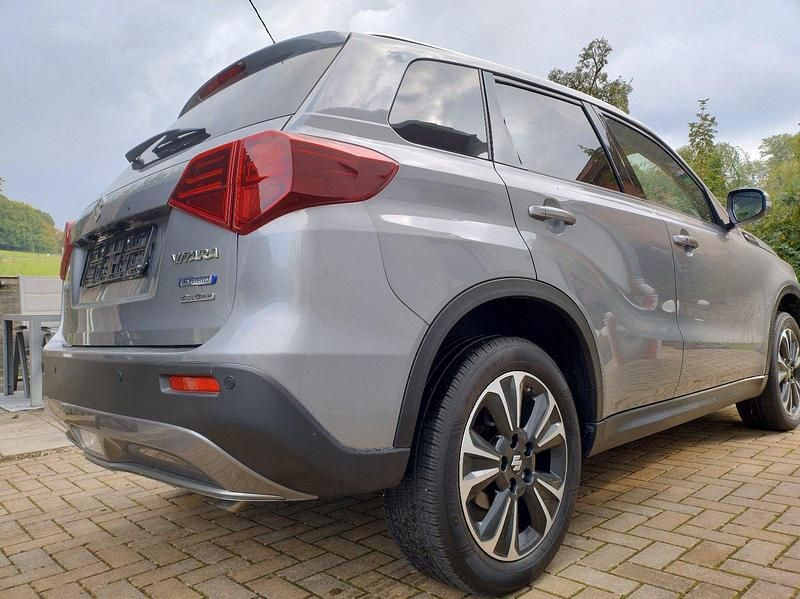 Gebraucht Suzuki Vitara 129 PS (94 kW) 2022 Grau SUV