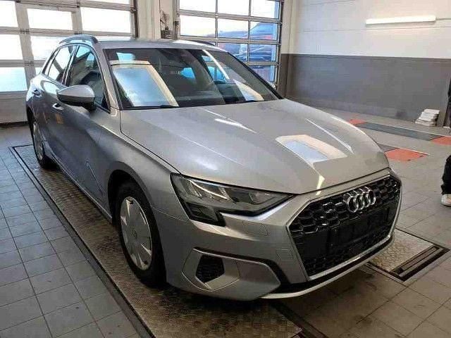 Używany Audi A3 Advanced Plus 110 KM (80 kW) 2022 Srebrny Sedan/Limuzyna