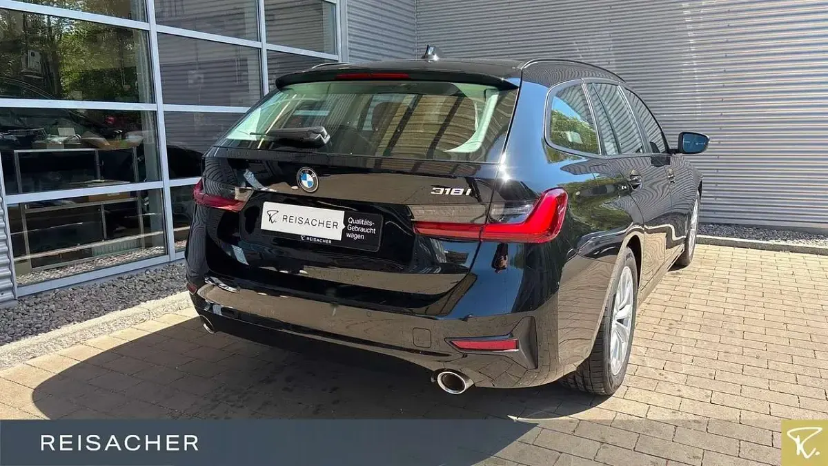 Gebraucht BMW 318 Advantage 156 PS (114 kW) 2022 Schwarz Limousine