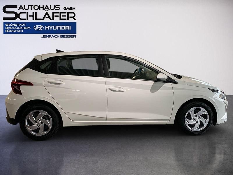Gebraucht Hyundai i20 Select 101 PS (74 kW) 2025 Weiß Kleinwagen