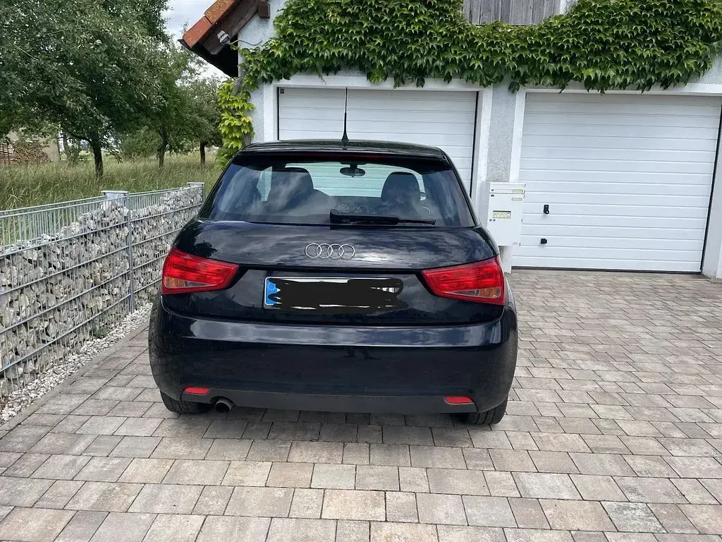 Gebraucht Audi A1 Attraction 86 PS (63 kW) 2011 Schwarz Kleinwagen