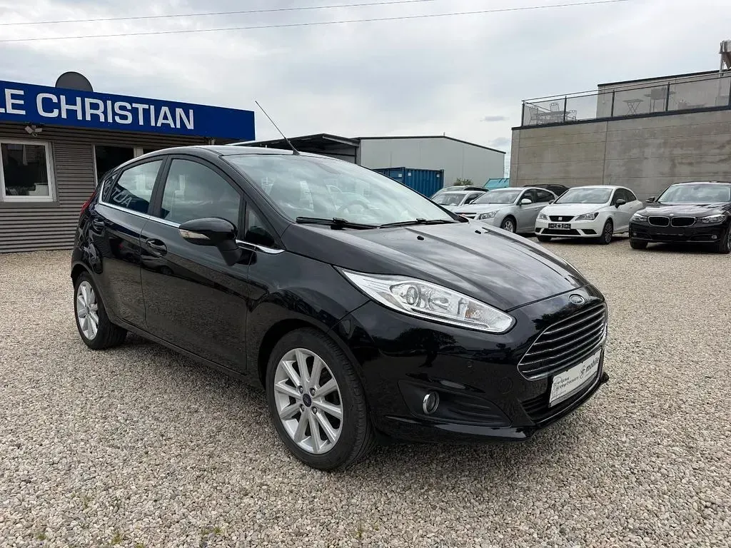 Second-hand Ford Fiesta Titanium 101 CP (74 kW) 2017 Negru Hatchback