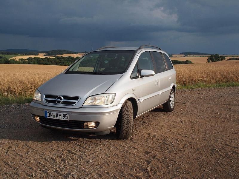 Silber Gebraucht 2004 Opel Zafira Executive Van / Kleinbus | 2.900 € (Etwas zu teuer) - Bild 1/4