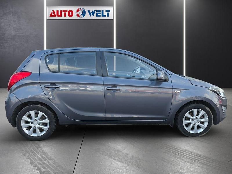 Gebraucht Hyundai i20 86 PS (63 kW) 2014 Grau Kleinwagen