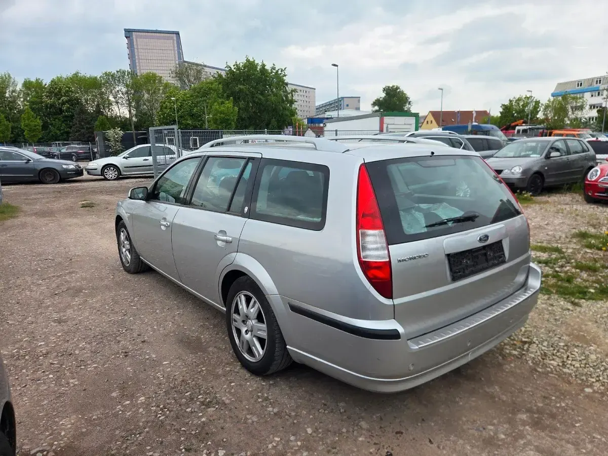 Gebraucht Ford Mondeo 125 PS (91 kW) 2006 Silber Kombi