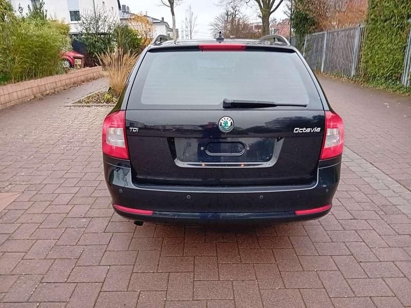 Gebraucht Skoda Octavia 105 PS (77 kW) 2012 Schwarz Kombi