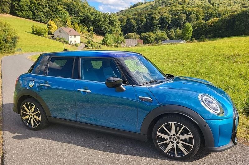 Blau Gebraucht 2022 Mini Cooper S Classic Kleinwagen | 26.500 € (Guter Preis) - Bild 1/4