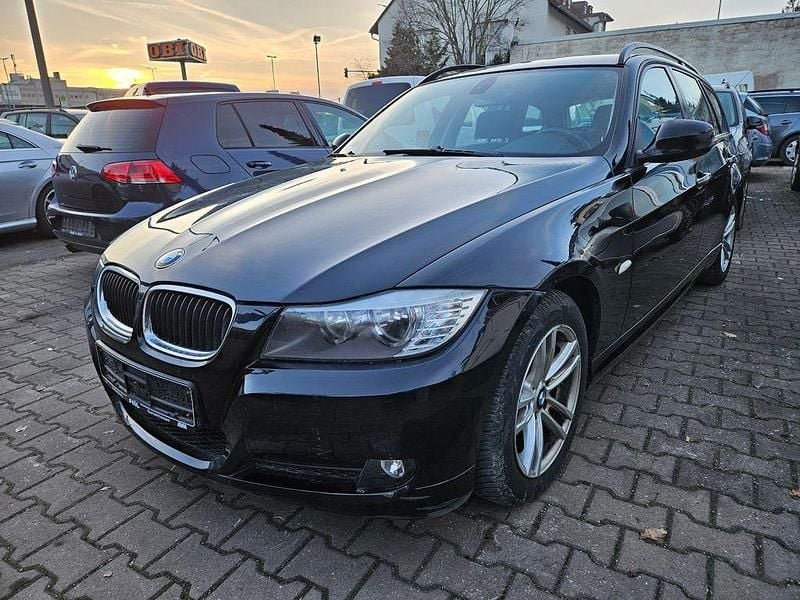 Schwarz Gebraucht 2010 BMW 318 Comfort Edition Kombi | 2.290 € (Superpreis) - Bild 1/4
