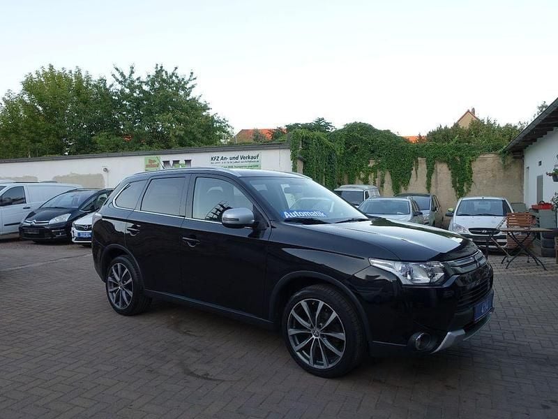 Schwarz Gebraucht 2014 Mitsubishi Outlander Diamant Edition SUV | 8.850 € (Superpreis) - Bild 1/4