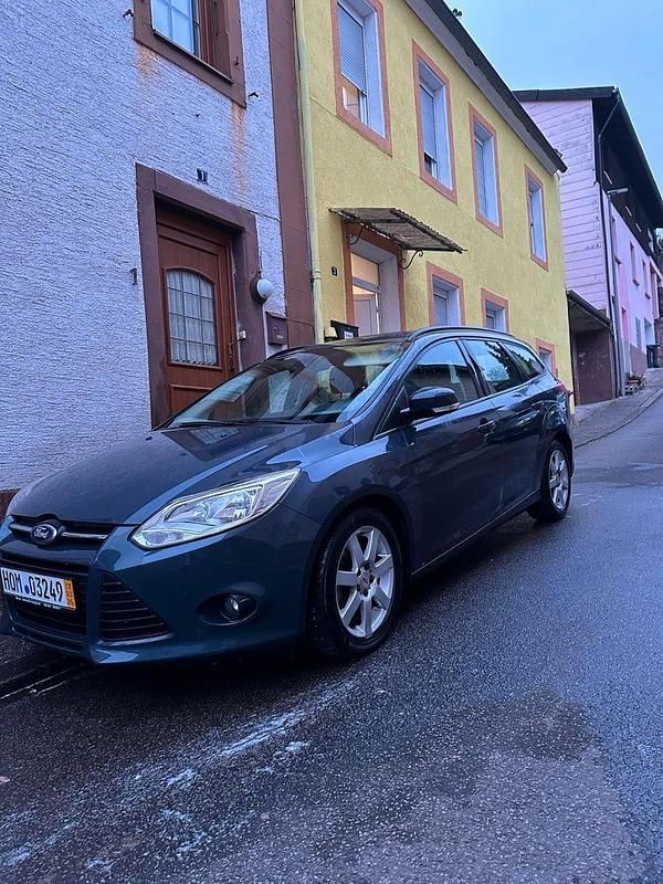 Gebraucht Ford Focus SYNC Edition 125 PS (91 kW) 2013 Blau Kombi
