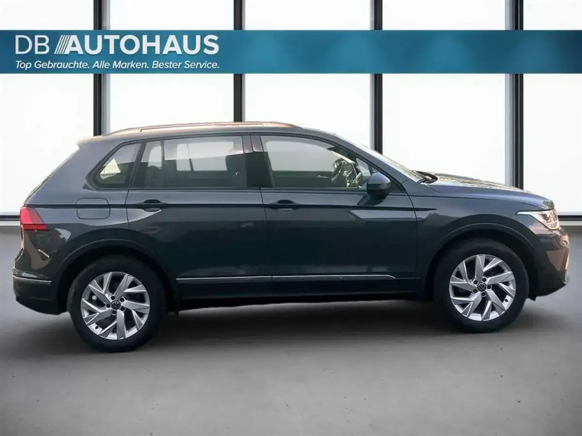 Gebraucht VW Tiguan Life 150 PS (110 kW) 2023 Grau SUV
