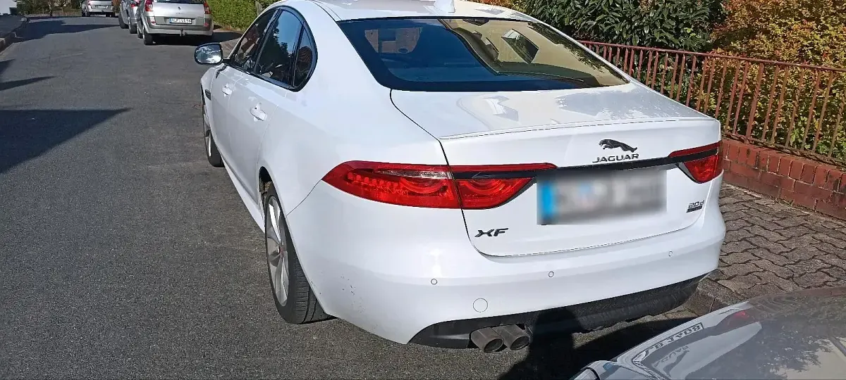 Gebraucht Jaguar XF R-Sport 180 PS (132 kW) 2017 Weiß Limousine
