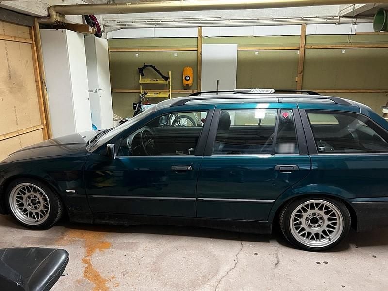 Gebraucht BMW 323 170 PS (125 kW) 1997 Grün Kombi
