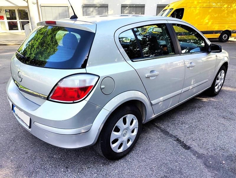 Gebraucht Opel Astra Elegance 125 PS (91 kW) 2004 Silber Limousine