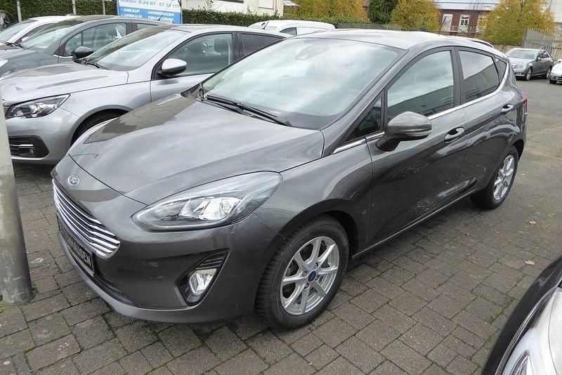 Grau Gebraucht 2021 Ford Fiesta Titanium Kleinwagen | 11.990 € (Fairer Preis) - Bild 1/4