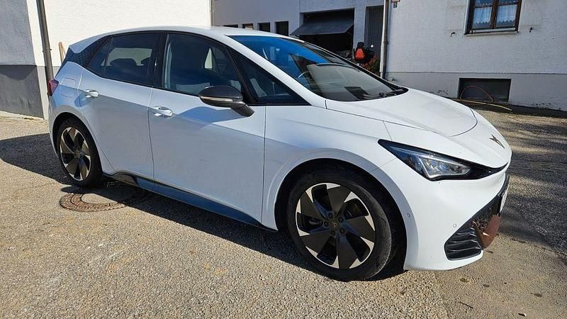 Weiß Gebraucht 2023 Cupra Born Kleinwagen | 25.999 € (Fairer Preis) - Bild 1/4