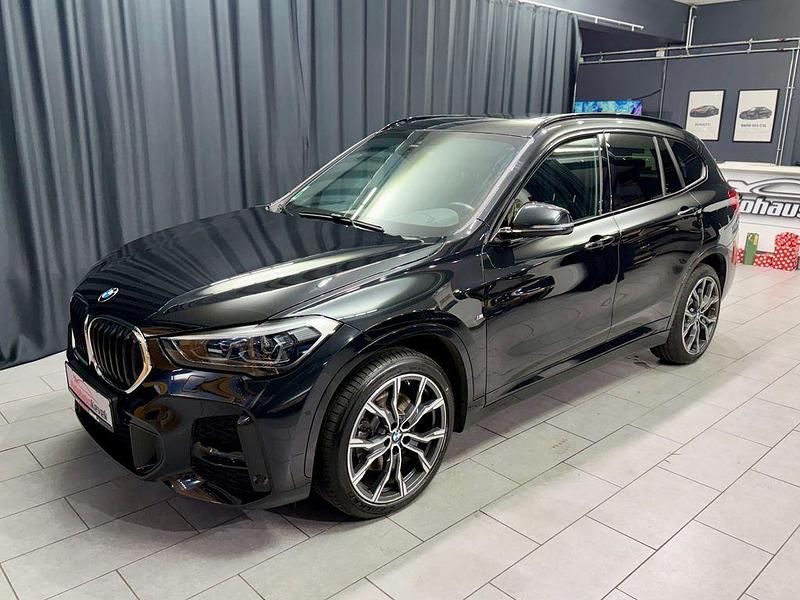 Schwarz Gebraucht 2020 BMW X1 M Sport SUV | 25.999 € (Etwas zu teuer) - Bild 1/4