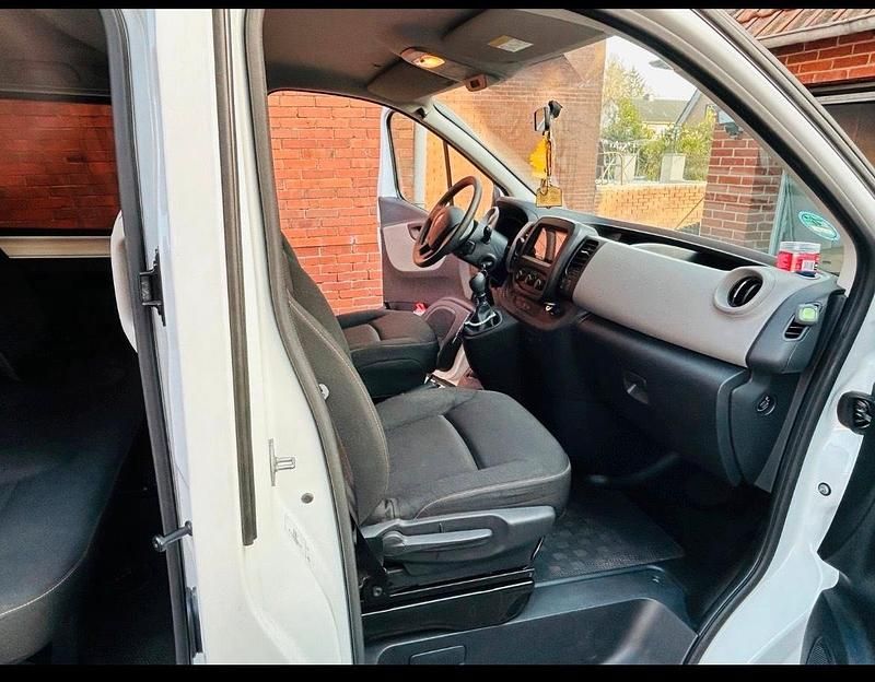 Gebraucht Renault Traffic 2019 Weiß Kombi