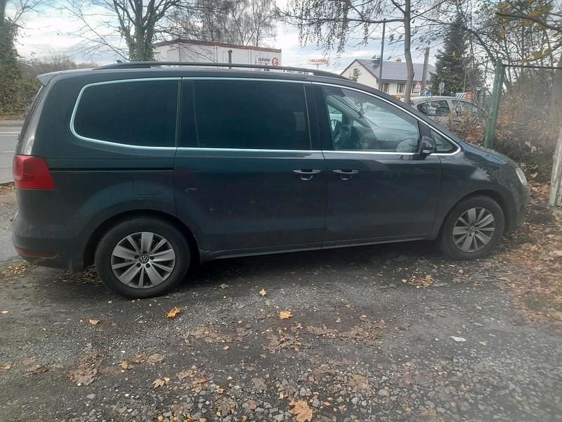 Grau Gebraucht 2011 VW Sharan Van / Kleinbus | 7.750 € (Etwas zu teuer) - Bild 1/4