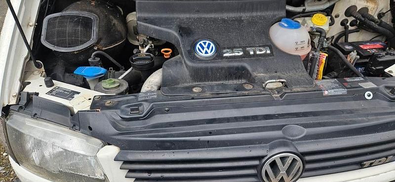 Gebraucht VW Caravelle 102 PS (75 kW) 2003 Weiß Van / Kleinbus