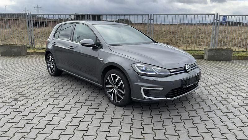 Gebraucht VW Golf 100 kW (136 PS) 2020 Grau Limousine